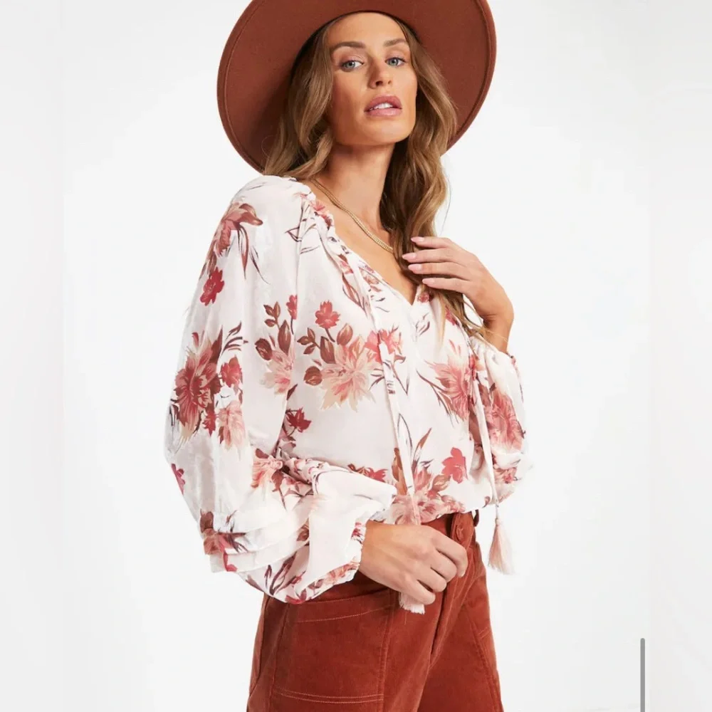 NWT Vici Arden Floral Burnout Velvet Top |Size XS - Picture 5 of 5